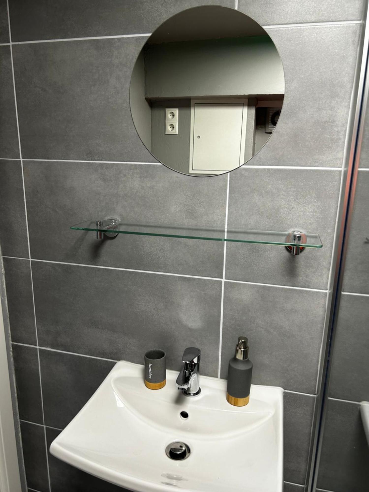 Guidos Place Souterrain Apartment Weissenthurm Ngoại thất bức ảnh