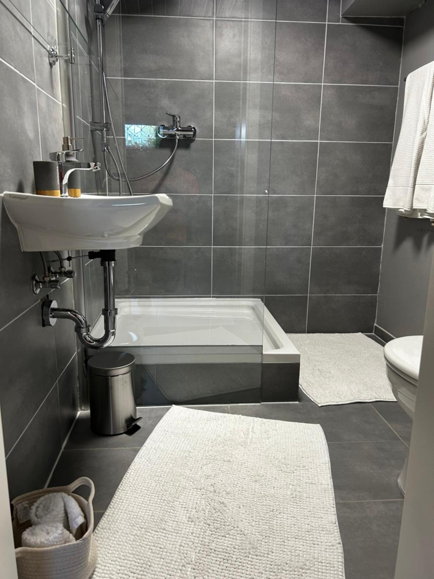Guidos Place Souterrain Apartment Weissenthurm Ngoại thất bức ảnh